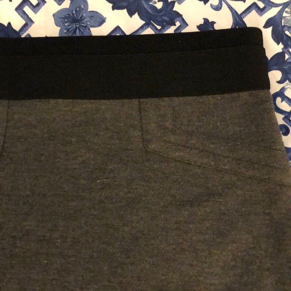 BCBG MaxAzria Zippered Skirt Grey and Black Large - Picture 2 of 4